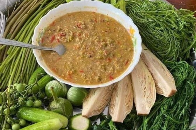 Siem Reap Street Food & Craft Cocktails Tour: Hidden Local Gems - Cambodian specialties, explained as you taste