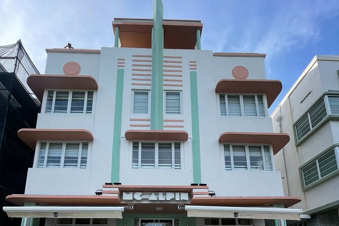 South Beach Cocktails & Bites Tour; Walking Tour Miami Beach - What Jennifer’s reviews tell you about the guide style