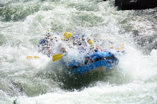 South Fork, American River: Chili Bar (Class III+ Whitewater) - Lunch on shore halfway down the river