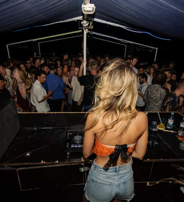 Split: Boat Crawl with Nightclub Access, Shots, & Boat Party - Practical advice for a smoother evening