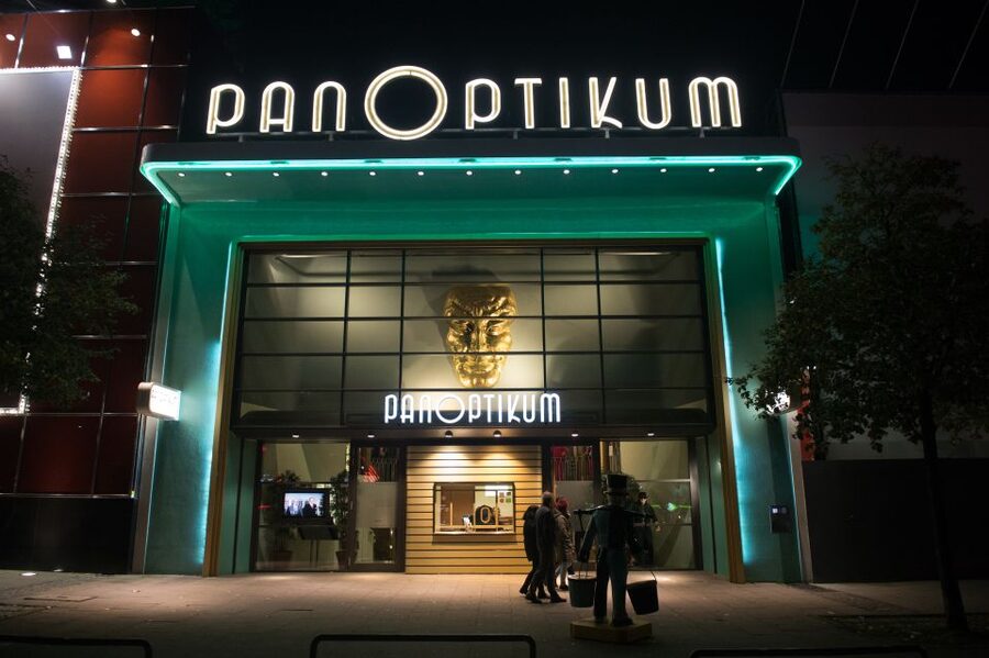 St. Pauli Nightlife Tour with Drag Queen in German - Should you book it?