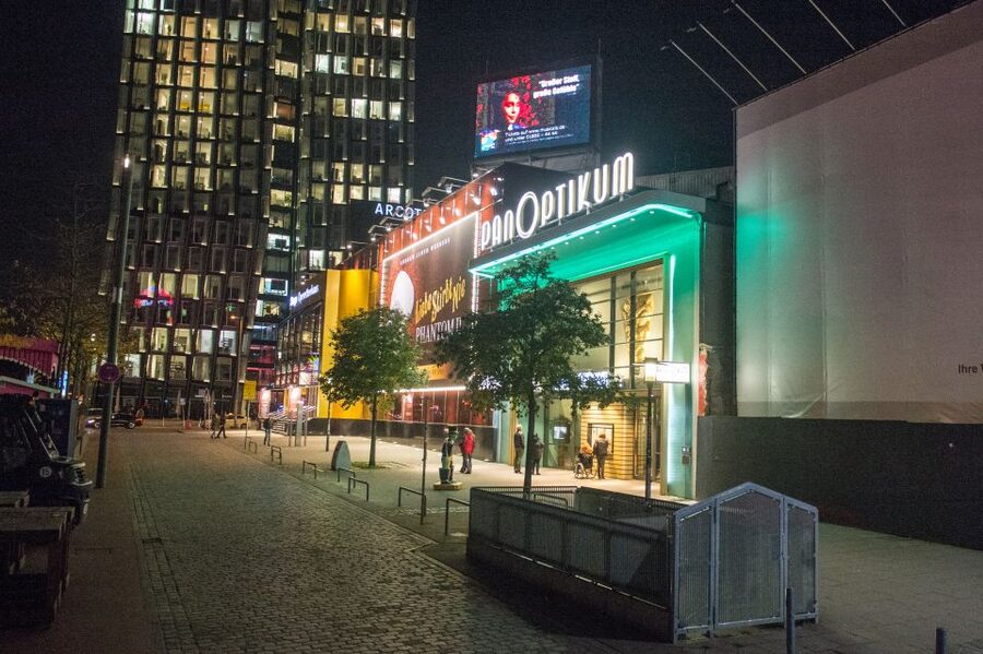 St. Pauli Nightlife Tour with Drag Queen in German - How much value you get for $41