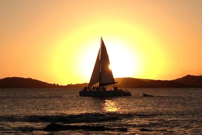 Sunset Sail with Cocktails and Appetizers - The crew and the social atmosphere