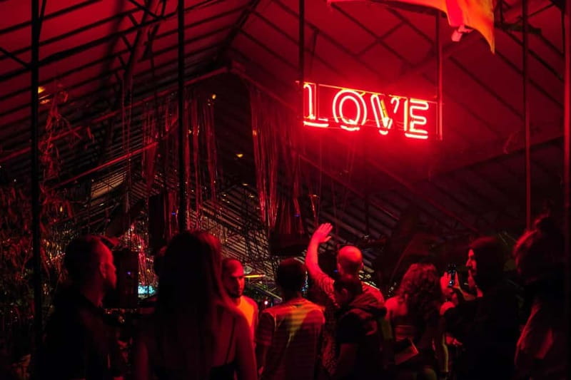 Tbilisi: Nightlife Highlights Tour with Welcome Drinks - Starting at Fabrika and getting your bearings