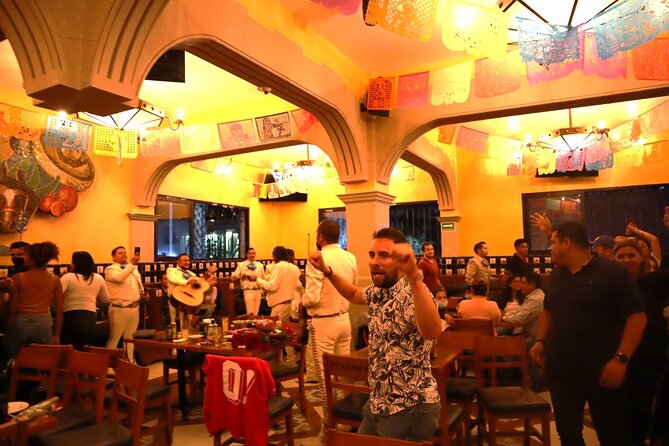 The Mexico City Pub Crawl: A real chilango night - Cabaret La Perla: a drag show and a change of mood