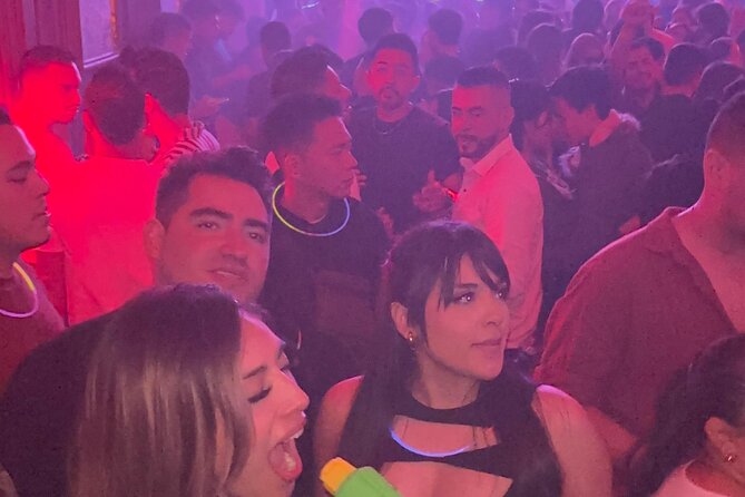 Theatron Party-Tour, 20 Clubs, Map, cocktail, bottle, After-party - Is the 150,000 COP package good value?