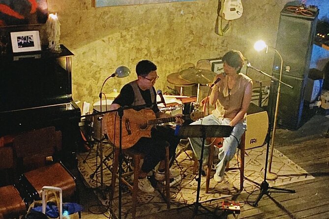 Tipsy Travel: Beijing Local Food and Bar Crawl night in Hutong - Why this Beijing night feels different