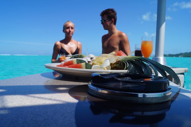 Toa Boat Bora Bora Private Lagoon Tour On Entertainer Bar Boat - Guides who add character to the morning