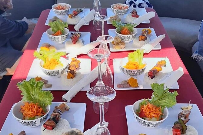 Toa Boat Bora Bora Private Lagoon tour with Lunch on Entertainer Bar Boat - Music, drinks, and time to slow down