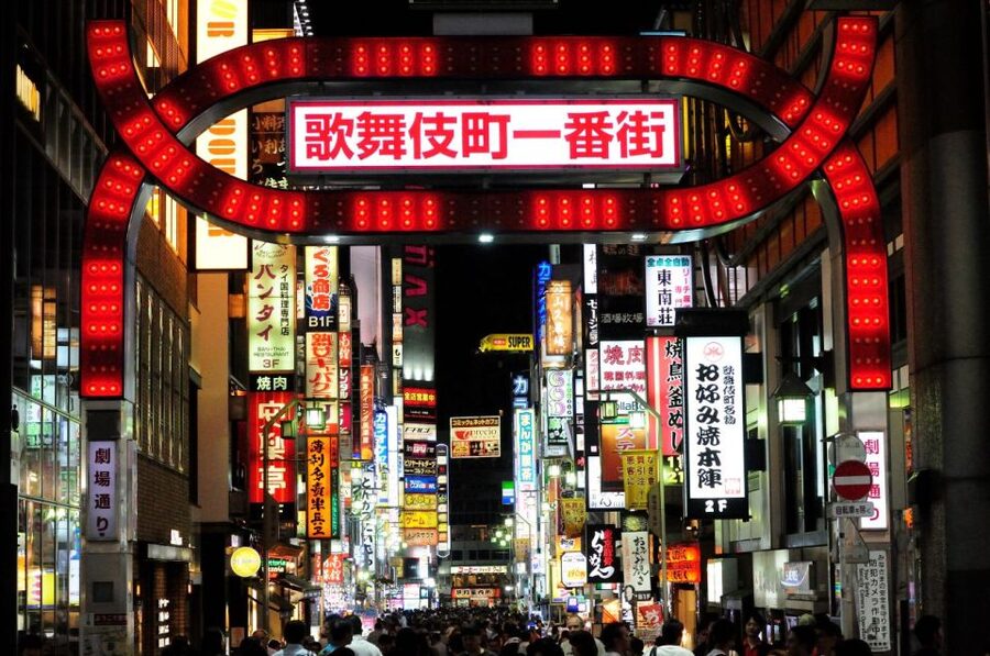 Tokyo: Enjoy Tokyo's Nightlife in Shinjuku - The snack bar and the role of Mama-san