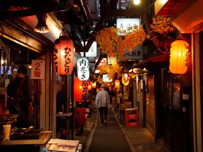 Tokyo: Shinjuku Bar and Izakaya Hopping Tour - Starting in Shinjuku after sunset