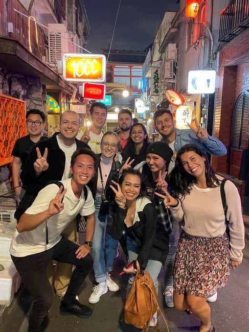 Tokyo: Shinjuku Bar and Izakaya Hopping Tour - Sake tasting and the smaller-bar atmosphere