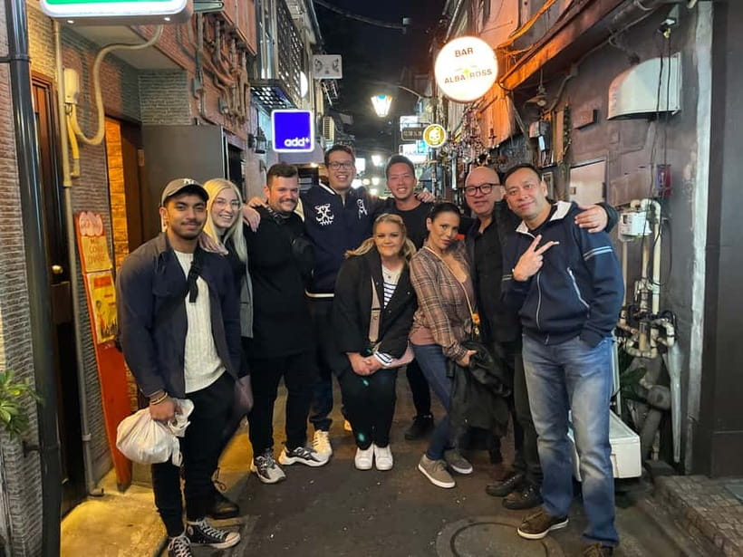 Tokyo: Shinjuku Bar and Izakaya Hopping Tour - Small details that make the night easier