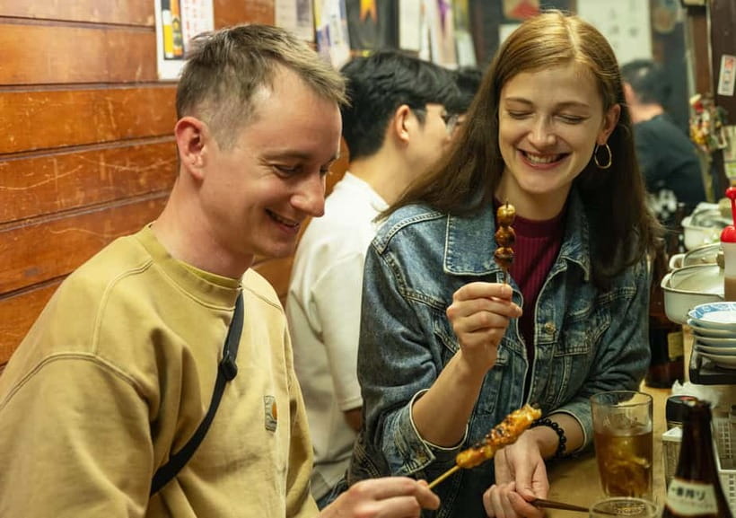 Tokyo: Shinjuku Bar Hopping & Karaoke Night Tour - Izakaya food, sake, and the bill