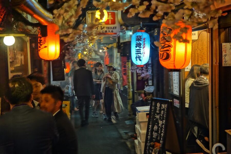 Tokyo: Shinjuku Bar Hopping with All-You-Can-Drink & Dinner - Why this is a smart way to enter Shinjuku after dark