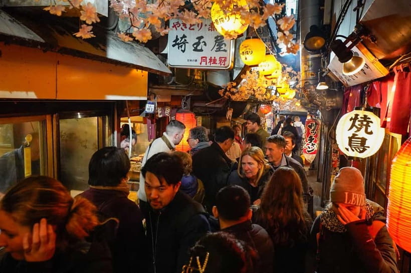 Tokyo: Shinjuku Golden Gai Bar Hopping Night Tour - Walking through Kabukicho after dark