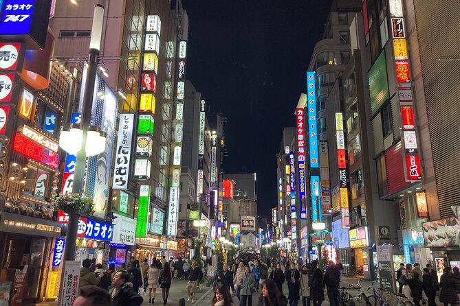 Tokyo Shinjuku Japanese Local Bar Hopping and Food Tour - Golden Gai: tiny bars and an old-fashioned setting
