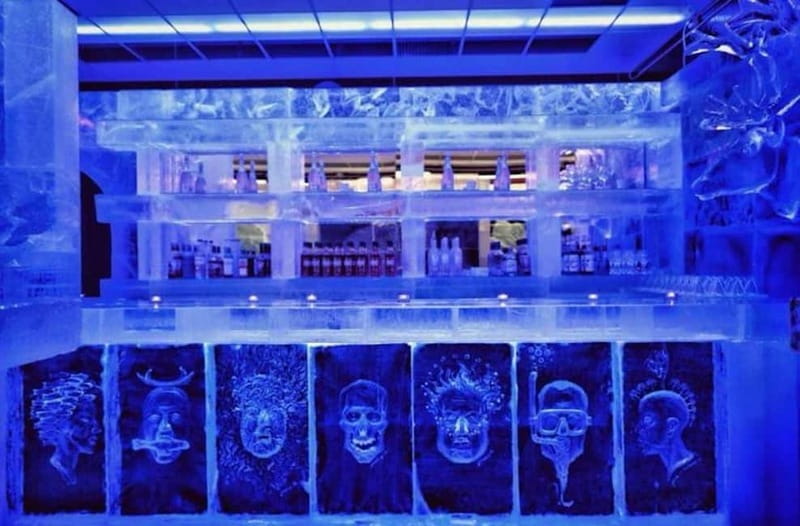 Tromsø: Magic Ice Bar Entrance and Welcome Drink - Photos, chess, and simple entertainment