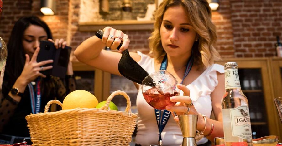 Turin: Cocktail Masterclass at Casa Martini - The Mondo MARTINI Gallery and its advertising story