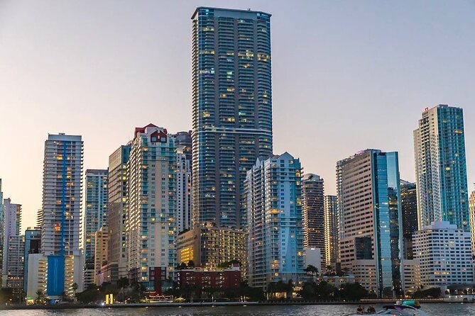 Ultimate Party in Miami : Boat Party, Party Bus & Nightclub - What the Miami party package actually includes