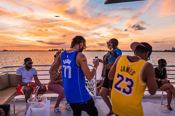 Ultimate Party in Miami : Boat Party, Party Bus & Nightclub - A double-decker boat with Miami lights all around