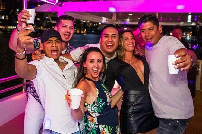 Ultimate Party in Miami : Boat Party, Party Bus & Nightclub - The DJ and the social mood