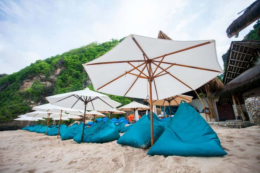 Uluwatu: Beach Club and Cliffside Private Bar Hopping Tour - Three very different stops in one Uluwatu day