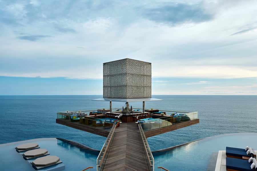 Uluwatu: Beach Club and Cliffside Private Bar Hopping Tour - The real cost is more than $92