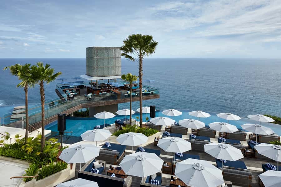 Uluwatu: Beach Club and Cliffside Private Bar Hopping Tour - Optional extras need careful checking