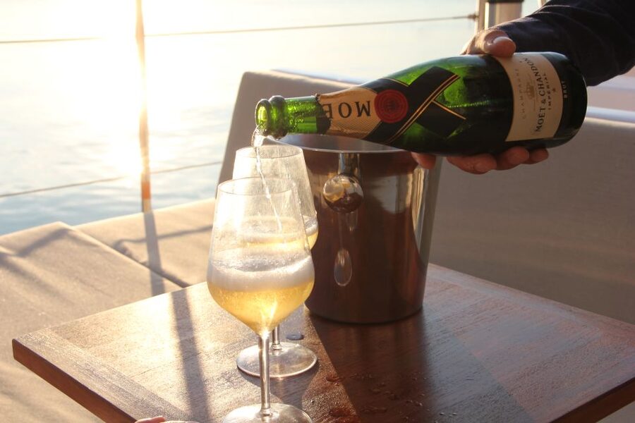 Venice: Golden Hour Cruise with Classical Music & Cocktail - Crossing the lagoon toward Lido