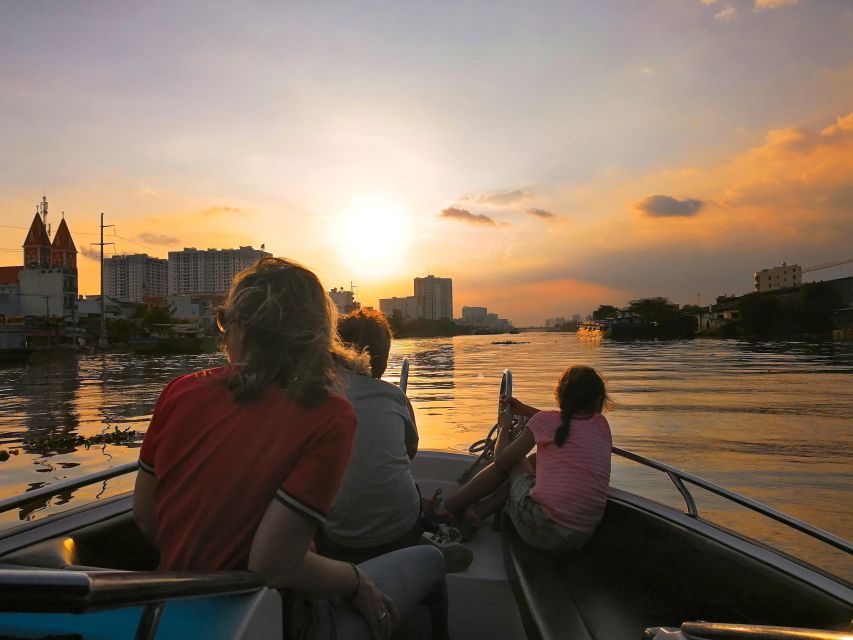 VIP Tour Enjoy Romantic Sunset by Speed Boat Free Cocktail - The riverside restaurant and included cocktail