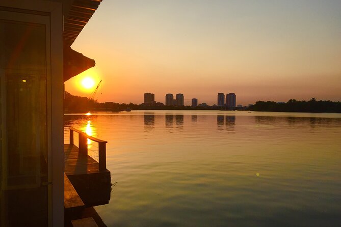 VIP Tour in Saigon: Romantic Sunset Cocktail by SpeedBoat - Comfort, weather, and what to bring