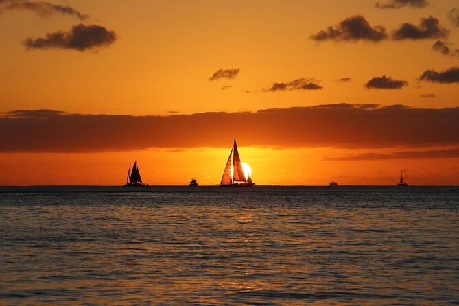 Waikiki Sunset Cocktail Cruise - Hilton Hawaiian Village - What dinner really means on this boat