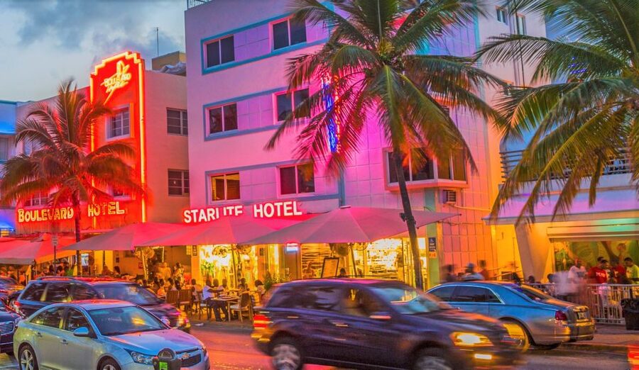 Walking Tour with Cocktails(optional) Miami - Reading Ocean Drive one building at a time