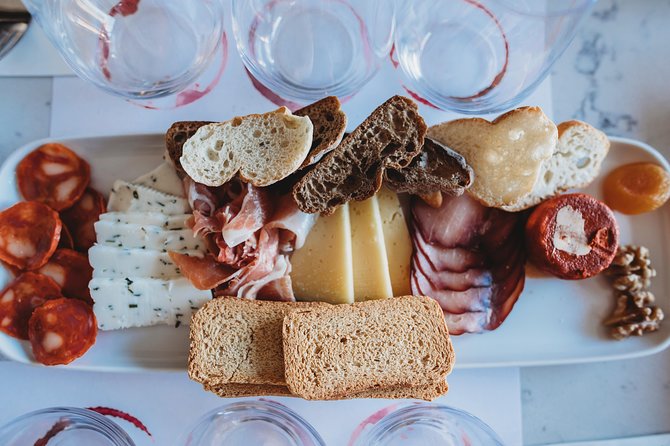 Wine and Cheese Tasting Lunch in Portuguese Wine Bar - Learning to taste without making it fussy