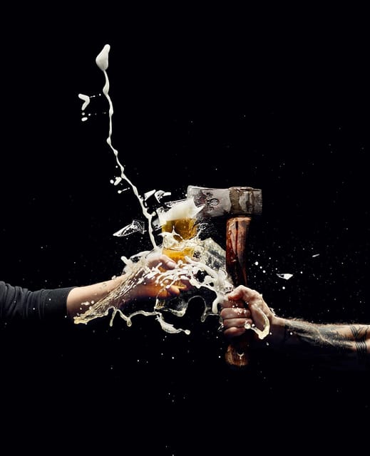 WOODCUTTER - AXE THROWING & BAR EXPERIENCE IN FRANKFURT - Practice throws turn into games