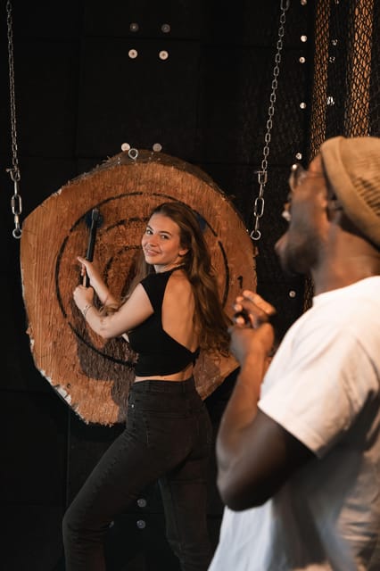 WOODCUTTER - AXE THROWING & BAR EXPERIENCE IN FRANKFURT - A bar atmosphere, with drinks sold separately